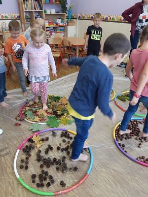 Grafika #17: Jesienna ścieżka sensoryczna