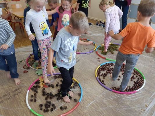 Grafika #18: Jesienna ścieżka sensoryczna