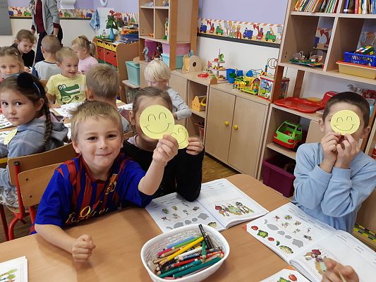 Grafika #1: Światowy Dzień Uśmiechu