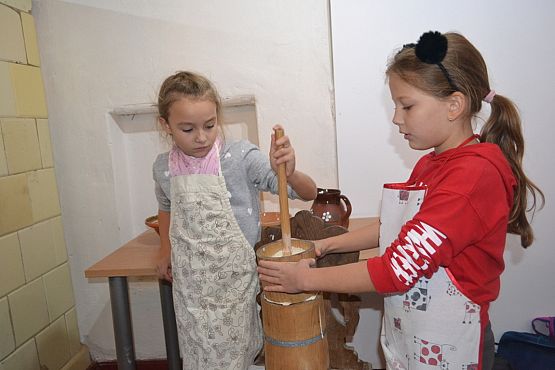 Grafika #3: NIEZAPOMNIANA WIZYTA W KLUKACH