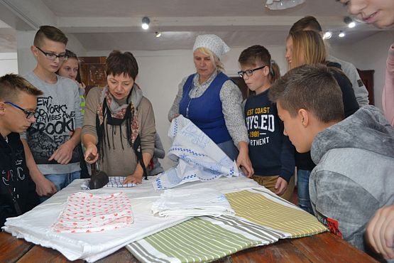 Grafika #6: NIEZAPOMNIANA WIZYTA W KLUKACH