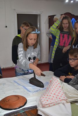 Grafika #7: NIEZAPOMNIANA WIZYTA W KLUKACH