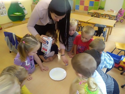 Grafika #9: Kolorowy Dzień Chłopaka u Minionków