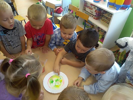 Grafika #11: Kolorowy Dzień Chłopaka u Minionków