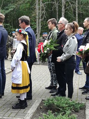 Grafika #3: Uroczystości patriotyczno-religijne w Krepie Kaszubskiej.