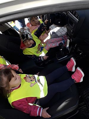 Grafika #1: WIZYTA NA KOMISARIACIE