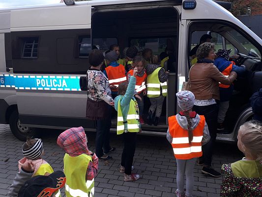 Grafika #4: WIZYTA NA KOMISARIACIE