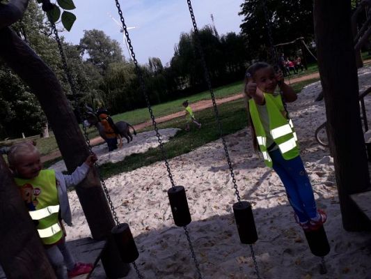 Grafika #5: PIERWSZA WSPÓLNA WYCIECZKA MINIONKÓW