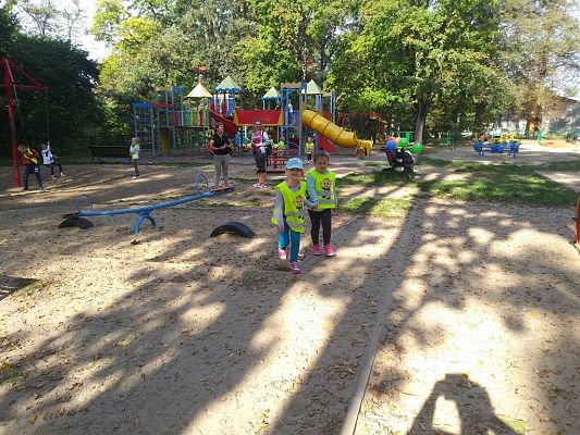 Grafika #7: Przedszkolaki szukają jesieni