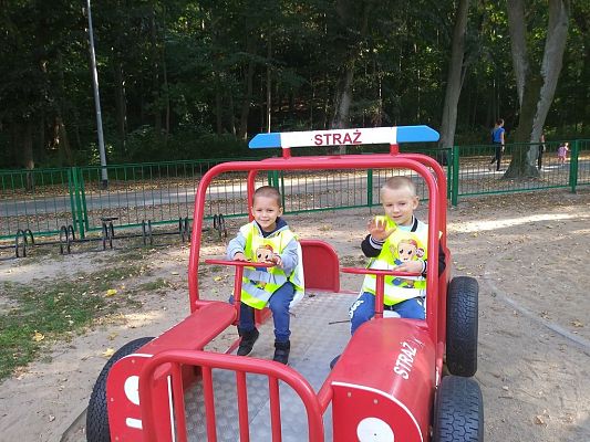 Grafika #8: Przedszkolaki szukają jesieni