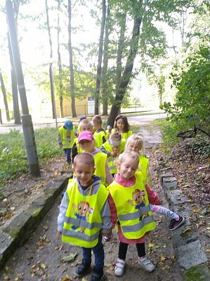 Grafika #9: Przedszkolaki szukają jesieni