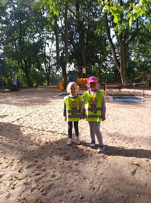 Grafika #13: Przedszkolaki szukają jesieni