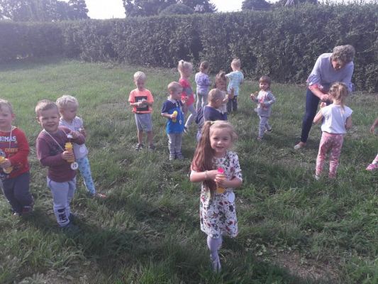 Grafika #6: BAŃKOWY DZIEŃ PRZEDSZKOLAKA u Minionków