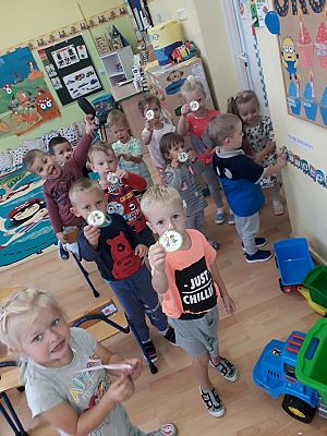 Grafika #1: BAŃKOWY DZIEŃ PRZEDSZKOLAKA u Minionków