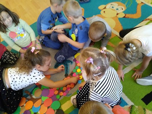 Grafika #0: Międzynarodowy Dzień Kropki