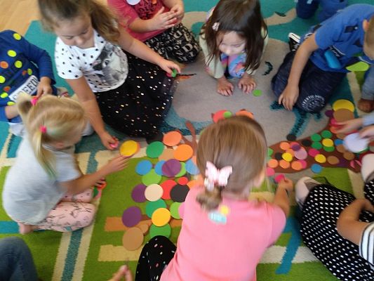 Grafika #3: Międzynarodowy Dzień Kropki