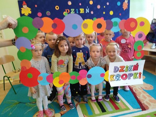 Grafika #4: Międzynarodowy Dzień Kropki