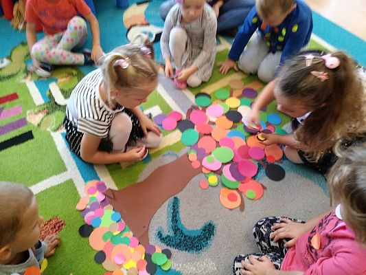 Grafika #5: Międzynarodowy Dzień Kropki