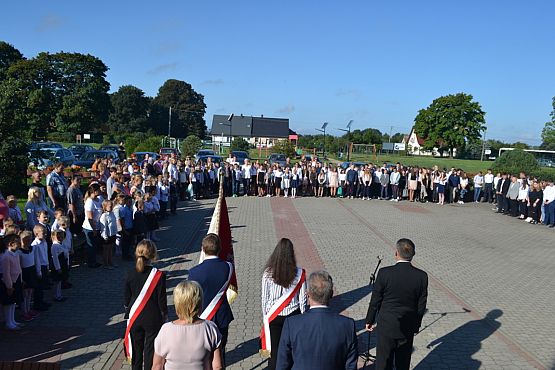 Grafika #11: Uroczyste rozpoczęcie roku szkolnego 2018/2019