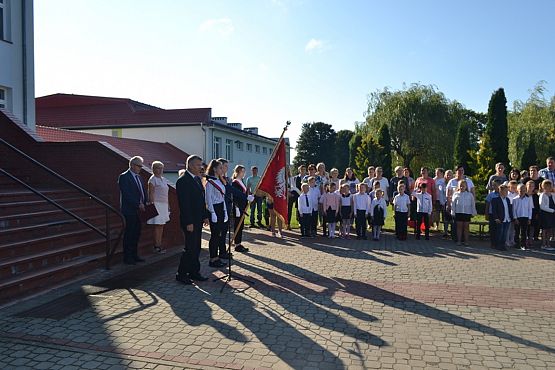 Grafika #13: Uroczyste rozpoczęcie roku szkolnego 2018/2019