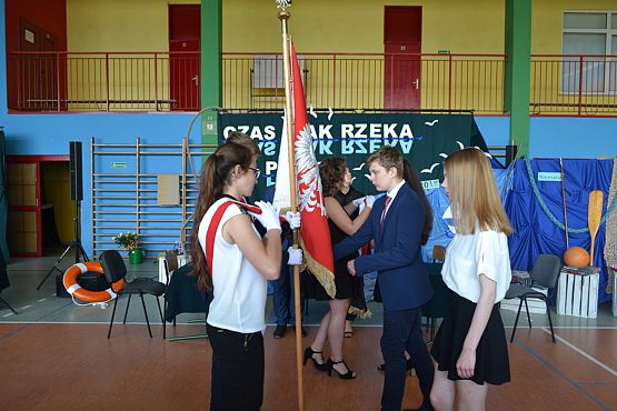 Grafika #0: Pożegnanie uczniów klas trzecich gimnazjalnych.