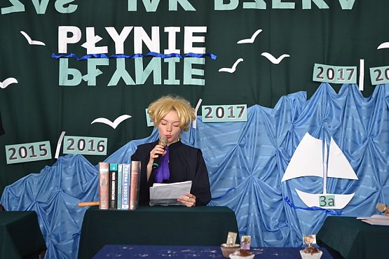 Grafika #4: Pożegnanie uczniów klas trzecich gimnazjalnych.