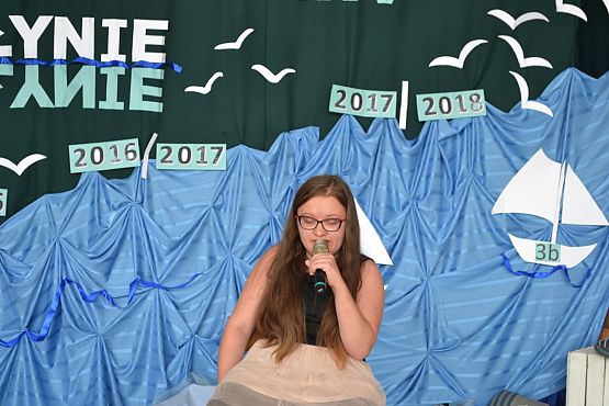 Grafika #9: Pożegnanie uczniów klas trzecich gimnazjalnych.