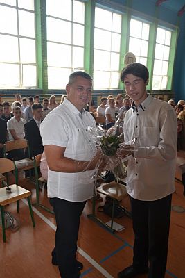 Grafika #13: Pożegnanie uczniów klas trzecich gimnazjalnych.