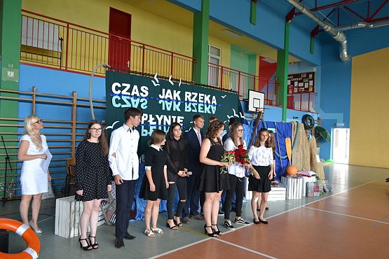 Grafika #22: Pożegnanie uczniów klas trzecich gimnazjalnych.