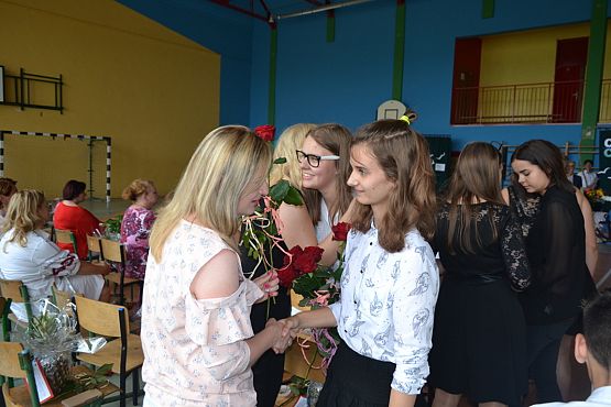 Grafika #24: Pożegnanie uczniów klas trzecich gimnazjalnych.