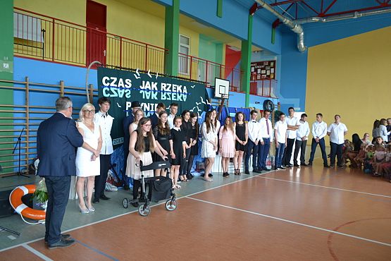 Grafika #25: Pożegnanie uczniów klas trzecich gimnazjalnych.