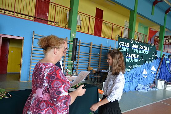 Grafika #38: Pożegnanie uczniów klas trzecich gimnazjalnych.