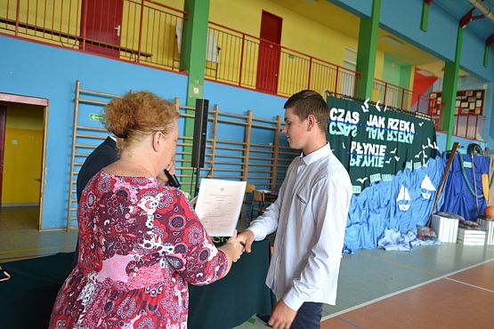 Grafika #39: Pożegnanie uczniów klas trzecich gimnazjalnych.