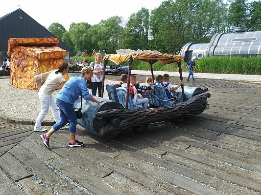 Grafika #9: Wycieczka do Parku Ewolucji w Sławutówku