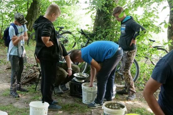 Grafika #5: Jak czerwiec, to muszą być zawody wędkarskie.