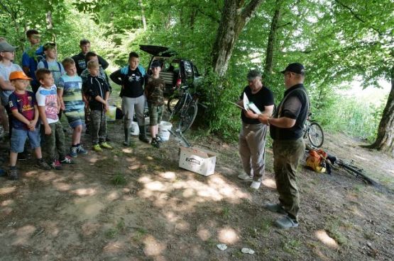 Grafika #8: Jak czerwiec, to muszą być zawody wędkarskie.