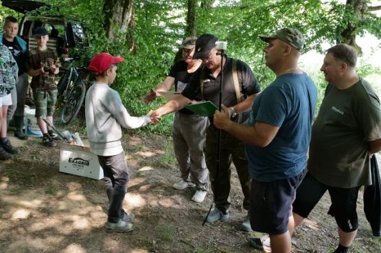 Grafika #9: Jak czerwiec, to muszą być zawody wędkarskie.