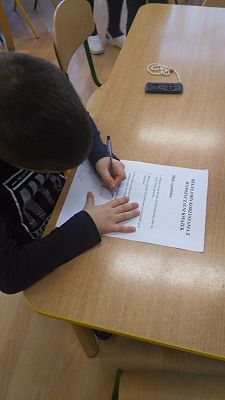 Grafika #4: Mali czytelnicy w przedszkolu