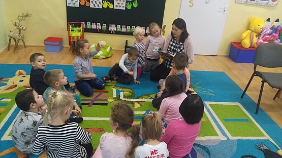 Grafika #5: Mali czytelnicy w przedszkolu