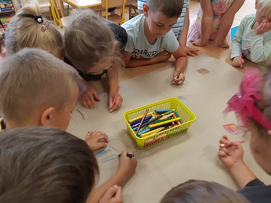 Grafika #0: Dzień kolorowy w przedszkolu