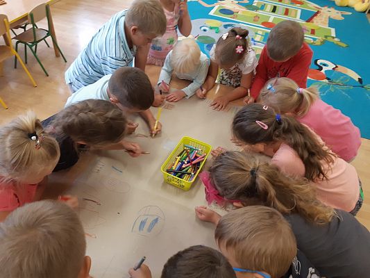 Grafika #4: Dzień kolorowy w przedszkolu