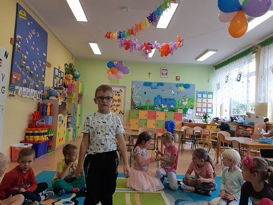 Grafika #2: Dzień kolorowy w przedszkolu