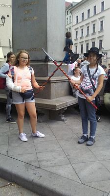 Grafika #0: Nagrodowa wycieczka do Torunia dla uczniów osiągających bardzo dobre wyniki w nauce i zachowaniu.