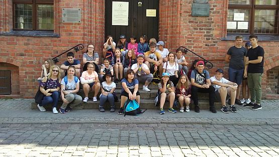 Grafika #4: Nagrodowa wycieczka do Torunia dla uczniów osiągających bardzo dobre wyniki w nauce i zachowaniu.