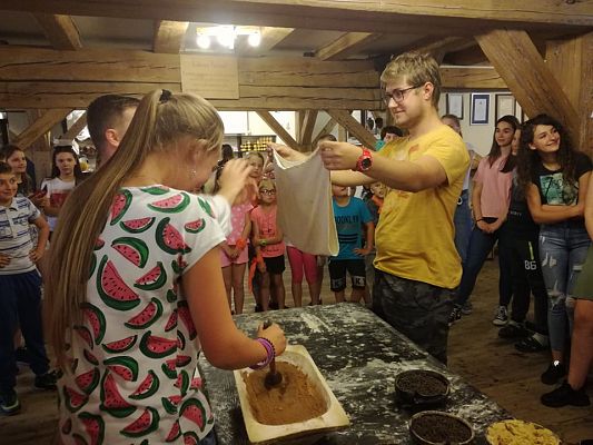 Grafika #26: Nagrodowa wycieczka do Torunia dla uczniów osiągających bardzo dobre wyniki w nauce i zachowaniu.