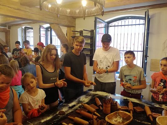 Grafika #29: Nagrodowa wycieczka do Torunia dla uczniów osiągających bardzo dobre wyniki w nauce i zachowaniu.