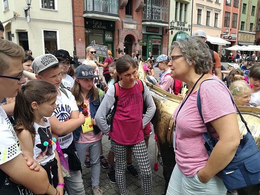 Grafika #30: Nagrodowa wycieczka do Torunia dla uczniów osiągających bardzo dobre wyniki w nauce i zachowaniu.