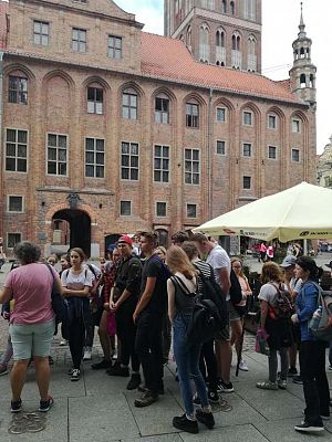 Grafika #32: Nagrodowa wycieczka do Torunia dla uczniów osiągających bardzo dobre wyniki w nauce i zachowaniu.