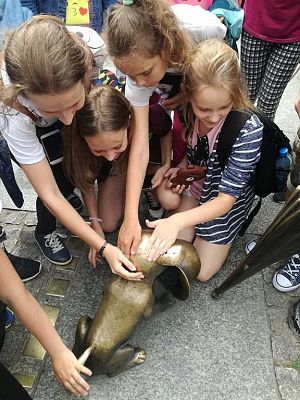 Grafika #38: Nagrodowa wycieczka do Torunia dla uczniów osiągających bardzo dobre wyniki w nauce i zachowaniu.