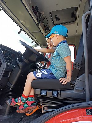 Grafika #33: "Pszczółki" i "Smerfy" obchodzą Międzynarodowy Dzień Dziecka